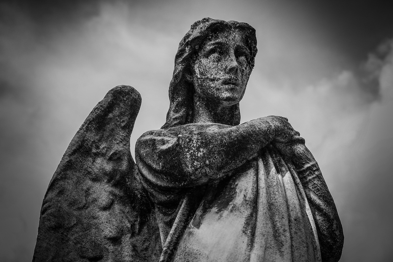 Quais são os anjos de Deus: Nomes e papéis dos seres celestiais